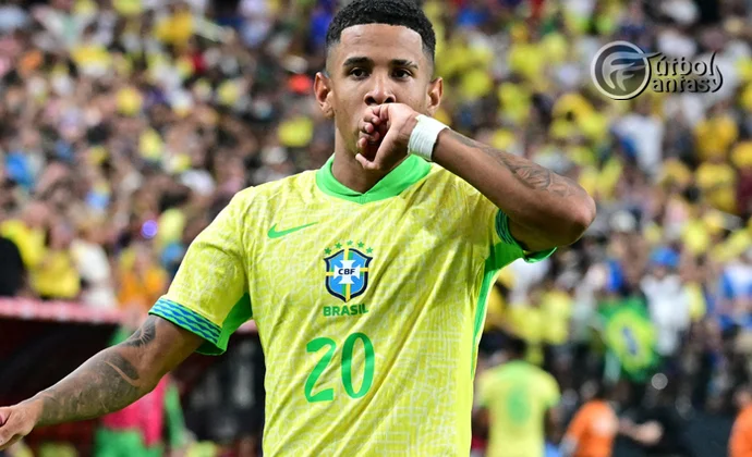 Savinho regresa al Manchester City, que medita quedárselo en el primer equipo