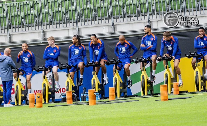 De Ligt se ejercita al margen. Aké y Schouten reciben tratamiento