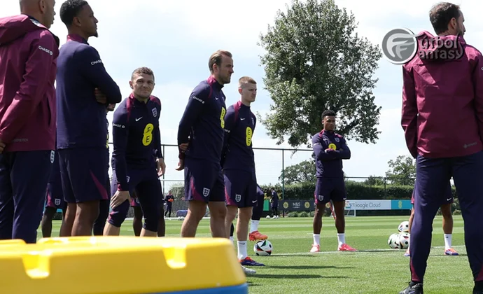 Southgate insiste trabajando la defensa de cinco y ya se vislumbra un posible once