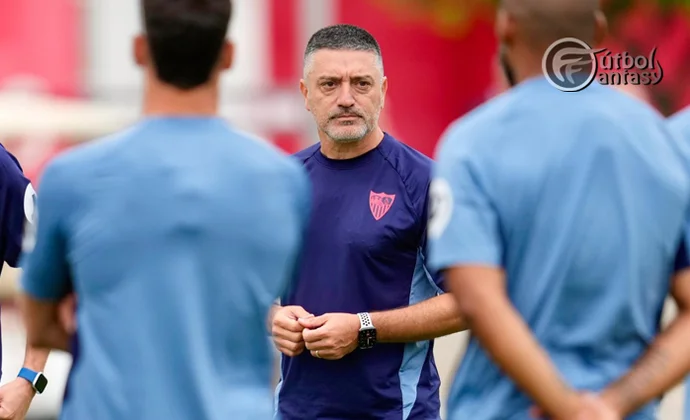 El Sevilla de Pimienta completa su primera sesión con 24 futbolistas y once ausencias