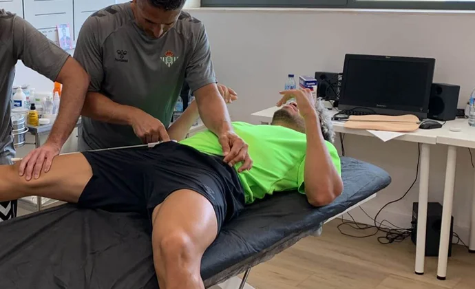 El Betis se pone en marcha con los exámenes médicos sin los internacionales, pero con Abde