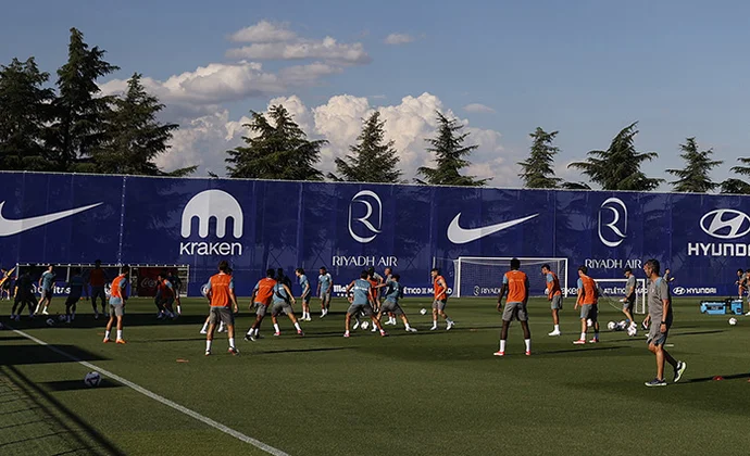 El Atlético arranca con Saúl, sin Savic y con numerosa presencia de la cantera