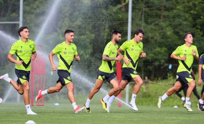 Imanol dirige la primera sesión de pretemporada con Aihen al margen y once ausencias