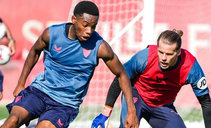 El Sevilla retoma los entrenamientos tras un día de descanso con un nuevo canterano