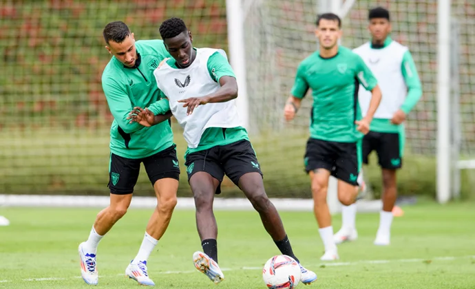 El Athletic completa otra sesión con Serrano al margen y Villalibre apartado