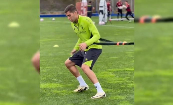 Zakharyan regresa de vacaciones y hace parte de la sesión