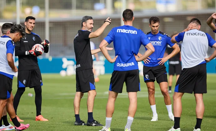 Osasuna cierra la primera semana de trabajo con David García a menor ritmo