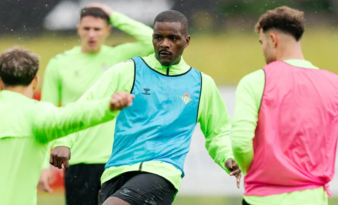 El Betis declara transferibles a Rodri Sánchez y William Carvalho