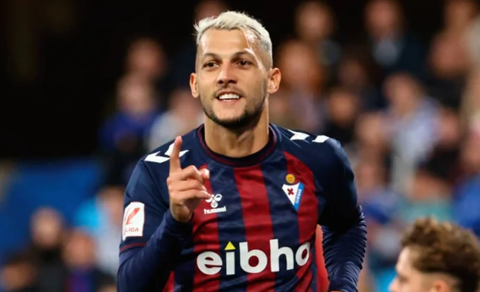 El Alavés alcanza un acuerdo con Stoichkov