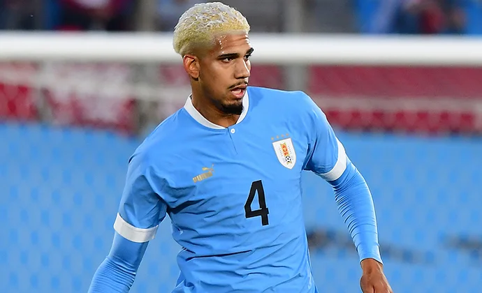 Según Sport, Ronald Araujo podría pasar por quirófano y estar más tiempo de baja