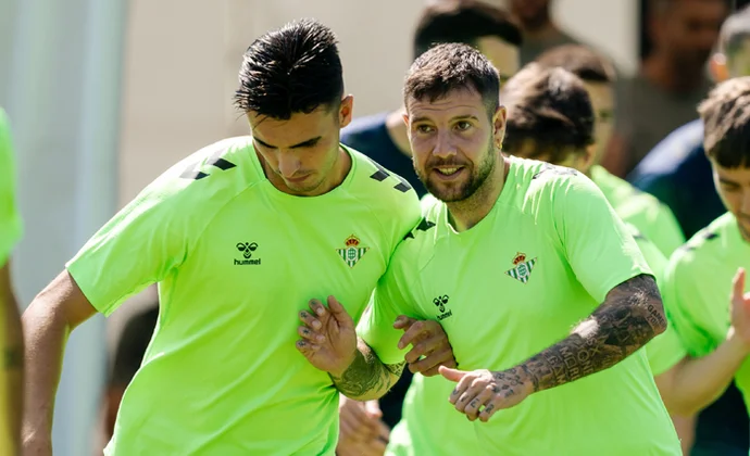 El Betis inicia una nueva semana ya sin Abde y con nueve ausencias