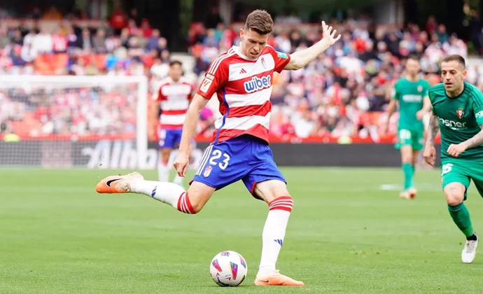 El Granada hace oficial la cesión de Gerard Gumbau al Rayo Vallecano