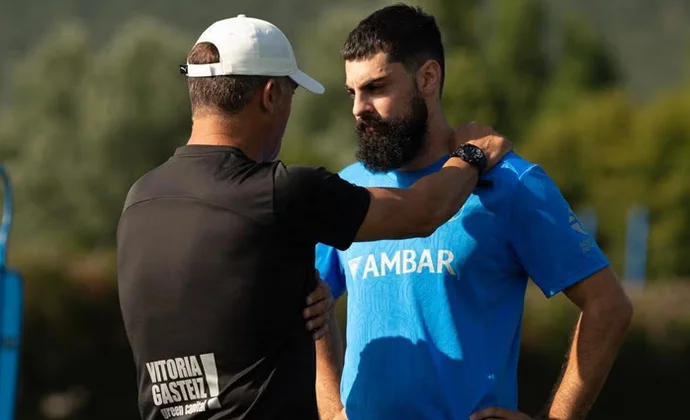 Villalibre se pone a las órdenes de Luis García y completa su primer entrenamiento