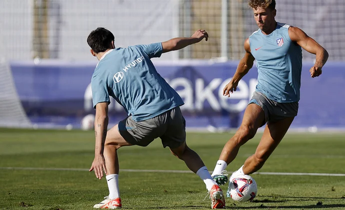 Simeone sigue haciendo pruebas ensayando un once de circunstancias