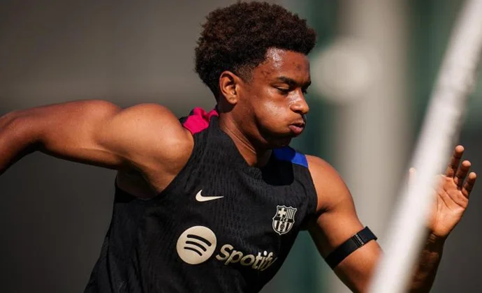 Balde hace parte de la sesión con el grupo y Flick suma un nuevo canterano