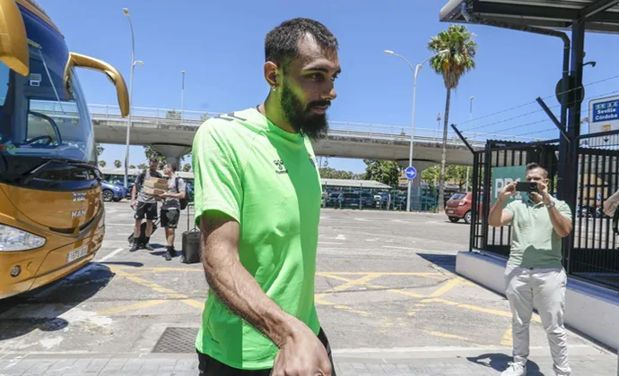 El Betis rechaza las ofertas de Celta y Rayo por Borja Iglesias por ser insuficientes