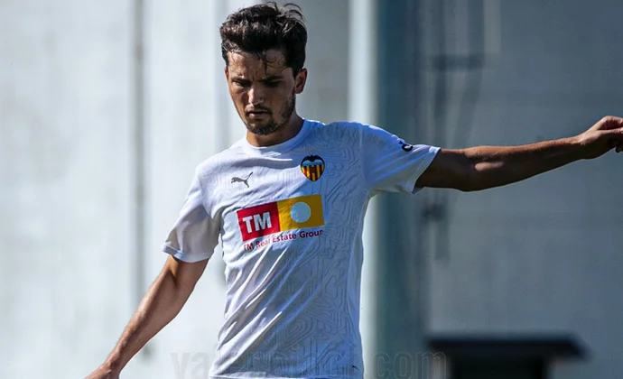 El Valencia se ejercita sin los tres lesionados y con Mamardashvili a punto de regresar