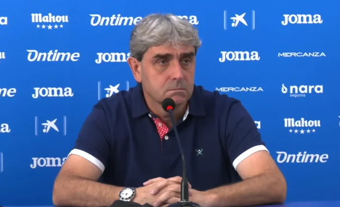 Txema Indias presenta a Roberto López y habla del fichaje del delantero