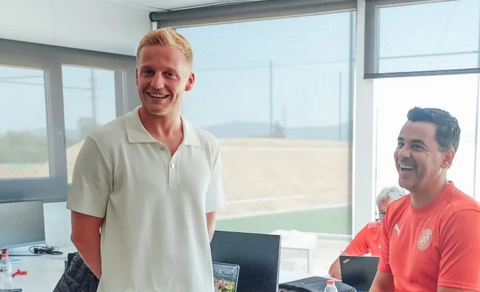 Van de Beek, Krejci y Solís se quedaron fuera del primer amistoso por molestias