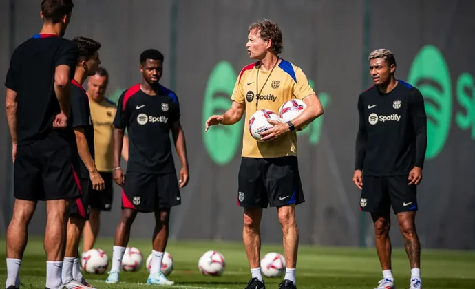 Julián Araujo vuelve al grupo tras superar sus problemas físicos