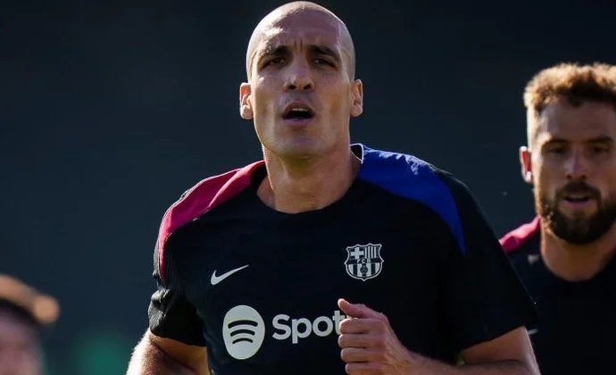 El Barcelona retira a Oriol Romeu de la lista de transferibles, de forma provisional, por las numerosas bajas
