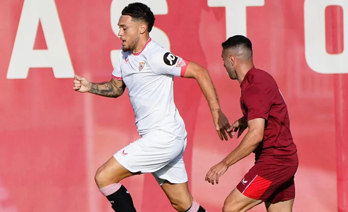 El Sevilla organizó un partidillo contra el filial en el que no participó En Nesyri