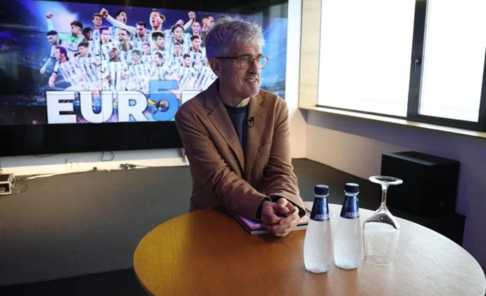 La llegada de Javi López a la Real podría estar relacionada con una posible salida de un centrocampista