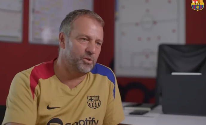 Flick habla de Araujo, De Jong, Yamal, Cubarsí, Lewandowski y destaca la importancia de fichar un mediocentro