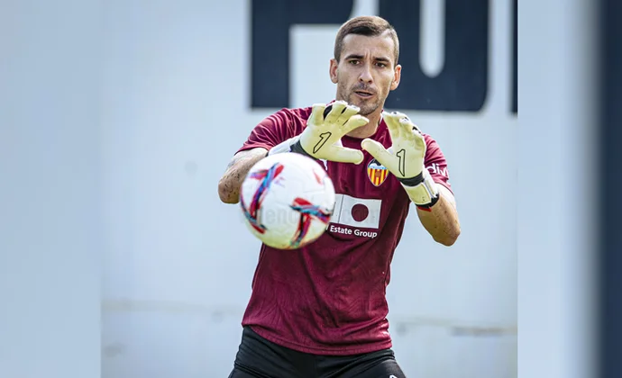 Jaume empieza a hacer trabajo de portería al margen, pero le quedan algunas semanas