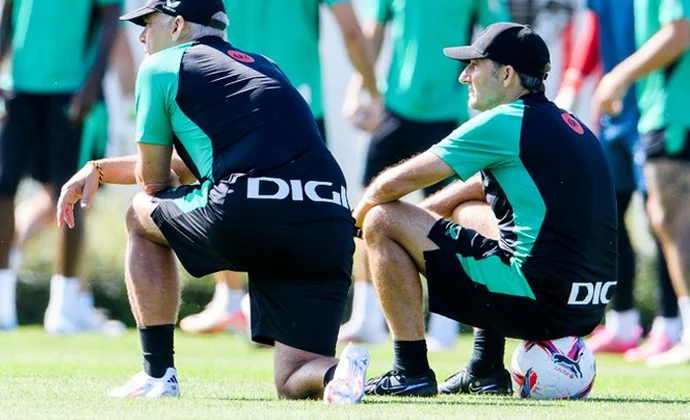 Unai Gómez vuelve al grupo. Paredes, De Marcos y Galarreta siguen al margen