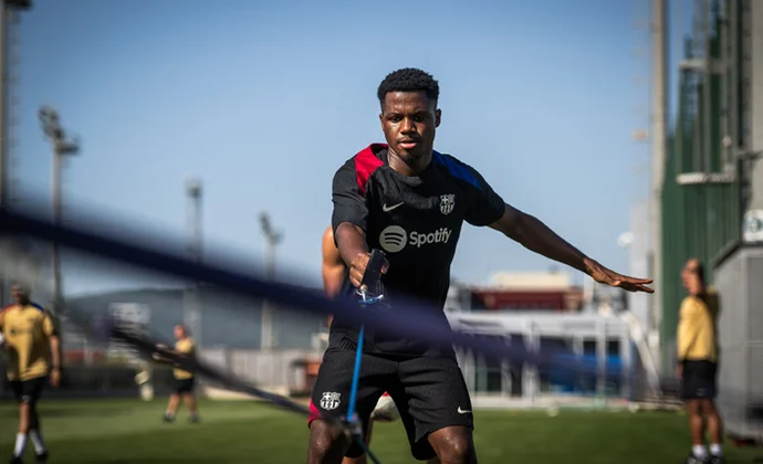 Sport dice que Flick medita alinear a Ansu Fati