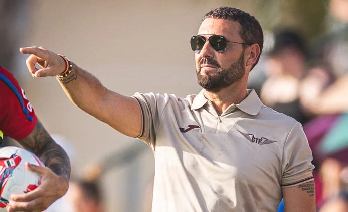 Bordalás lanza un claro recado a la directiva alineando a dos centrales como delanteros