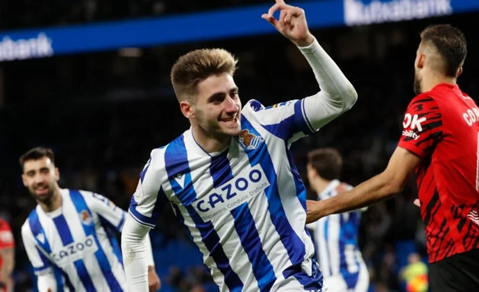 La Real Sociedad aparta a Robert Navarro por no tener intención de renovar