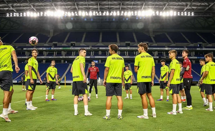 La Real Sociedad se ejercitó en Osaka con un total de trece ausencias
