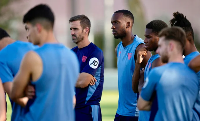 El Sevilla retoma el trabajo con Lukebakio de vuelta y Carmona y Dmitrovic recuperados