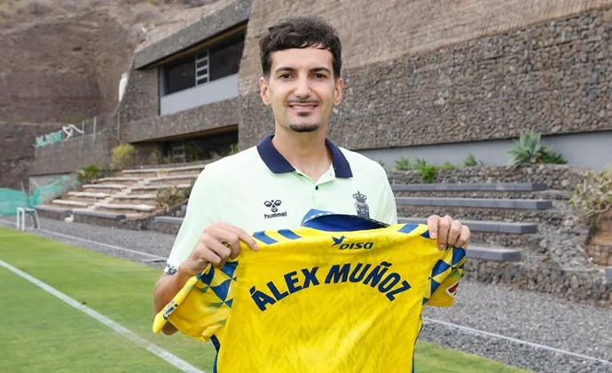 Álex Muñoz, sin minutos frente al Al Sadd y Granada por molestias