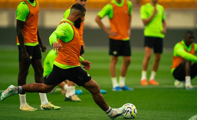 Primera sesión del Betis en Estadios Unidos con siete ausencias