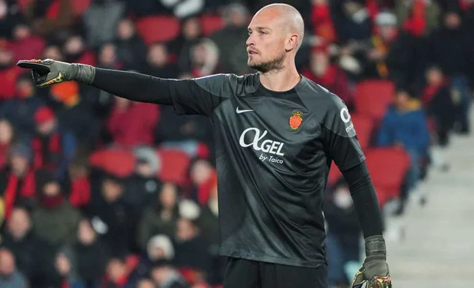 El Mallorca estudia una suculenta oferta de Arabia por Rajkovic