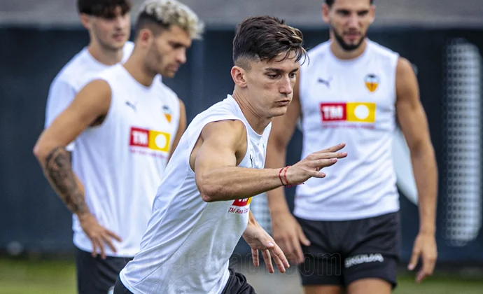 Cuidados para Almeida, Özkacar y Alberto Marí en la vuelta al trabajo