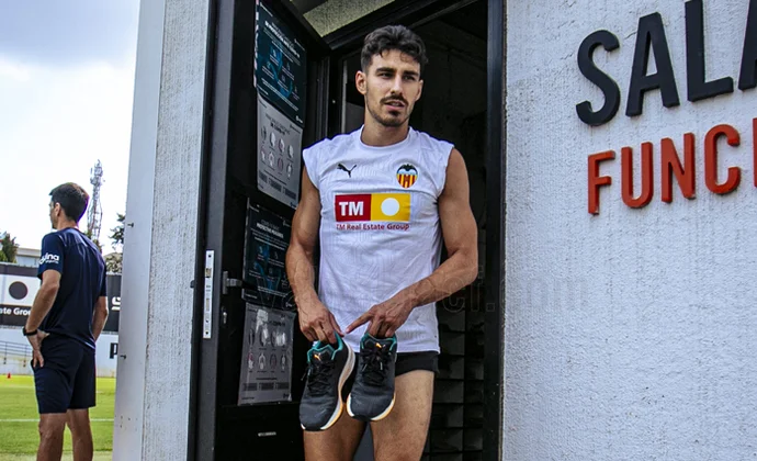 Almeida, Cenk y Alberto Marí superan las molestias y entrenan con normalidad