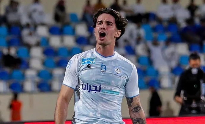 Betis y Al Kholood cierran los flecos de la cesión de Álex Collado