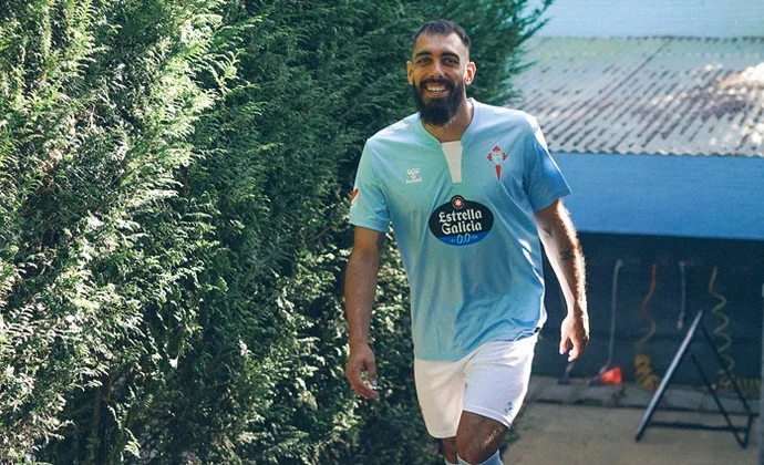 Borja Iglesias no pudo tener minutos ayer por molestias