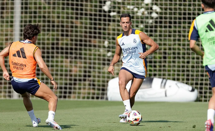 Vallejo no se ejercita por molestias y es duda para la gira