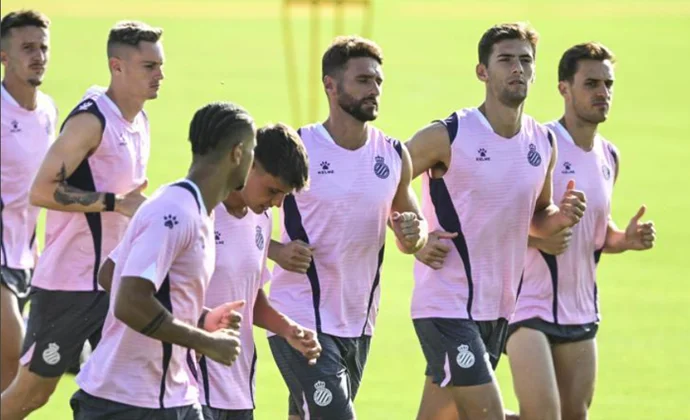 Puado sigue sin poder entrenar con el grupo y apunta a baja para el segundo amistoso