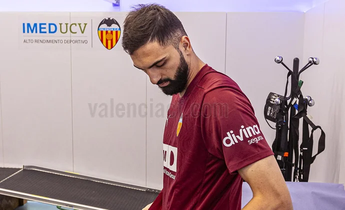 Mamardashvili pasa los exámenes médicos, pero todavía no se suma al grupo