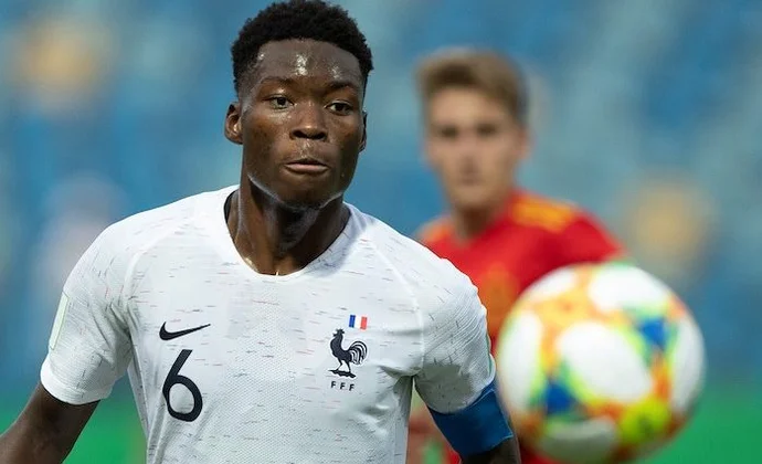 Sevilla e Inter cierran los detalles del traspaso de Lucien Agoumé