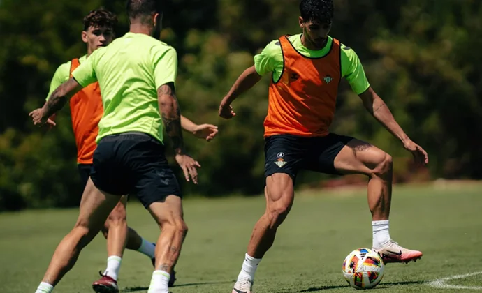El Betis sigue ejercitándose en Estados Unidos con siete bajas