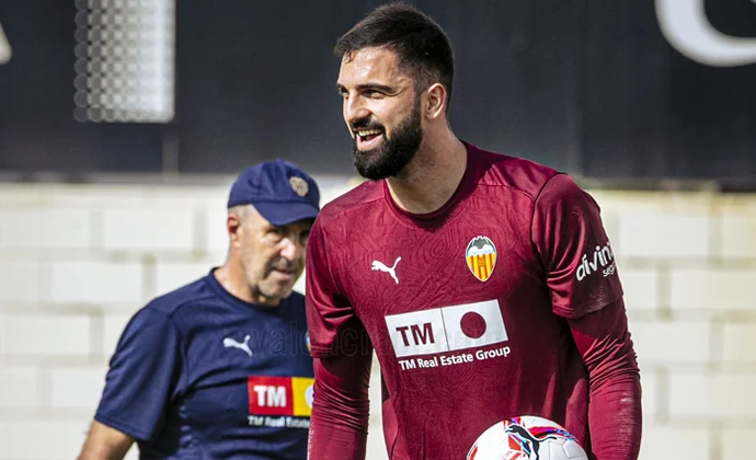 Mamardashvili vuelve al grupo, sin ofertas y pensando en la jornada 1