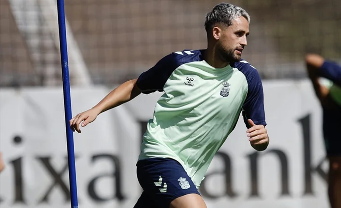 Las Palmas retoma los entrenamientos con Januzaj y pendiente de las molestias de Campaña y Álex Muñoz