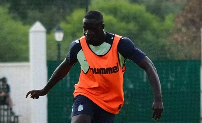 Mfulu negocia la rescisión de su contrato para firmar por el Deportivo